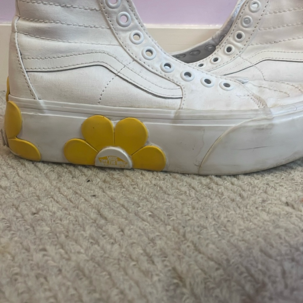 Vans white and yellow flower platform sneaker size 6.5 (no laces included)